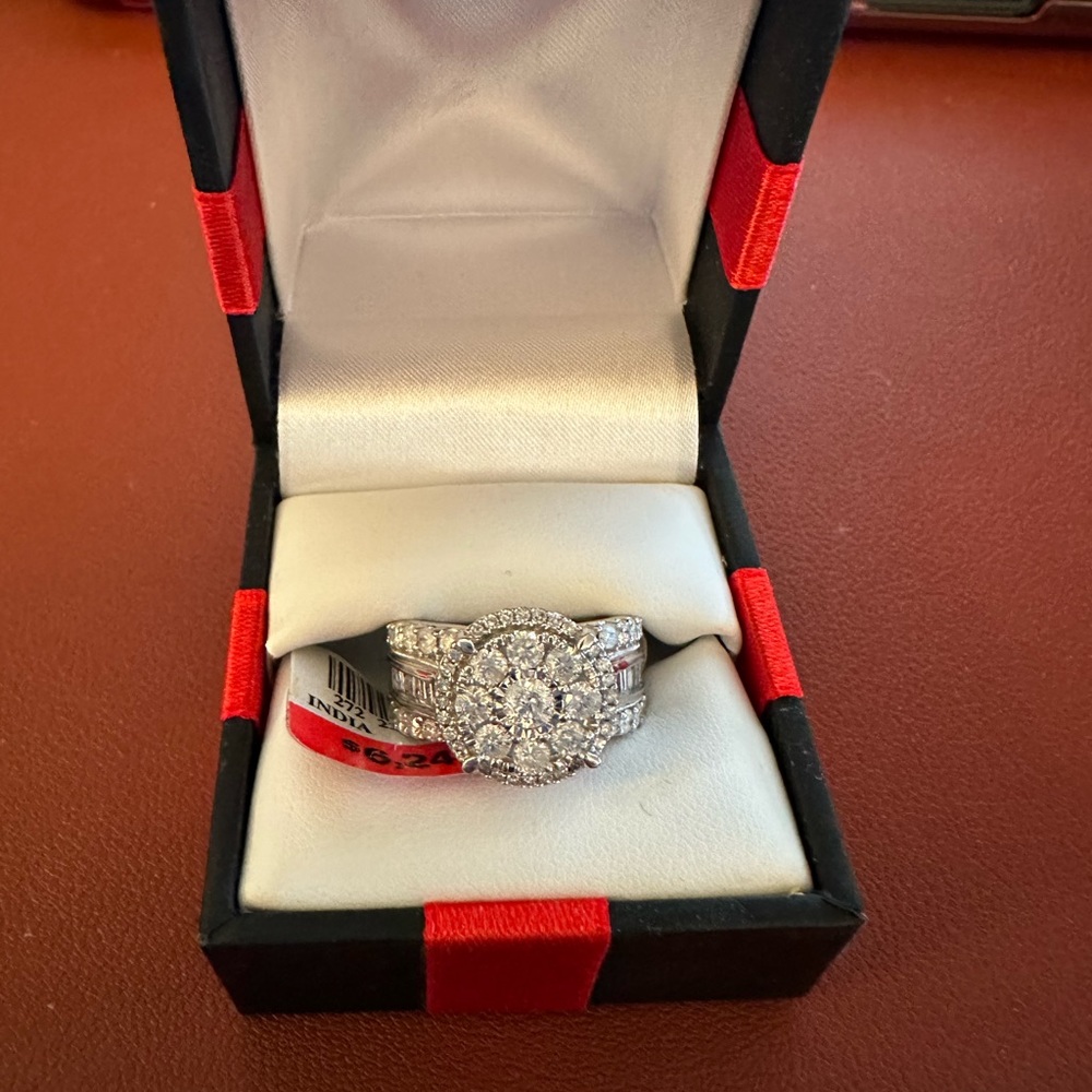 2 TCW DIAMOND CLUSTER ENGAGEMENT RING WITH 10K WHITE GOLD! BRAND NEW! NWT